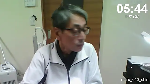 Snapshot of mama010-chan chatting on November 6, 2025, 8:46 pm mama010-chan online show from November 6, 2025, 8:46 pm