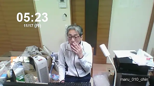 Snapshot of mama010-chan chatting on November 17, 2025, 8:24 pm mama010-chan online show from November 17, 2025, 8:24 pm