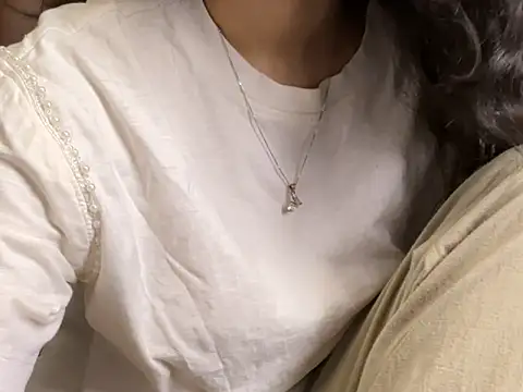 Divyaa69 online show from April 24, 2026, 6:32 pm