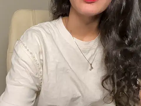 Divyaa69 online show from April 25, 2026, 7:11 pm