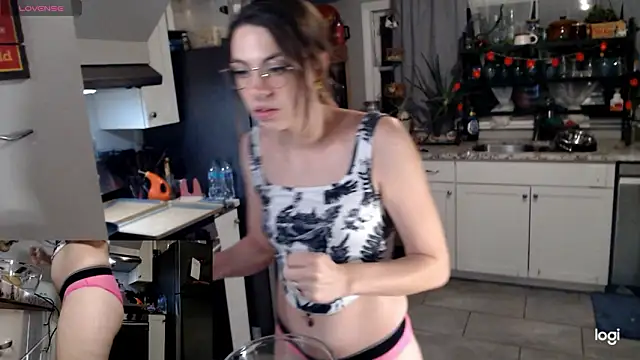 KSwonderland6 online show from February 12, 2026, 6:35 am