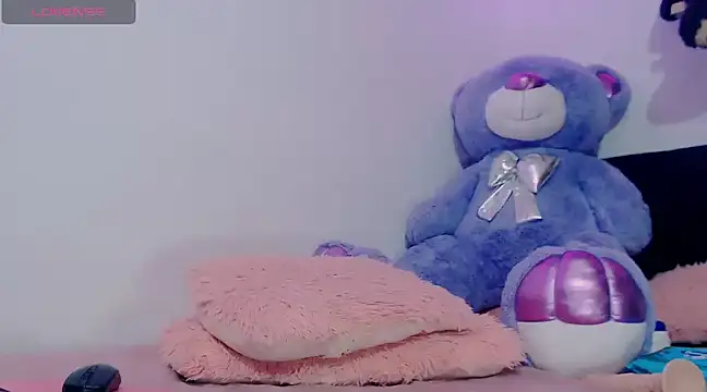 Snapshot of Venecia_Sweet chatting on December 18, 2024, 2:42 am Venecia Sweet online show from December 18, 2024, 2:42 am