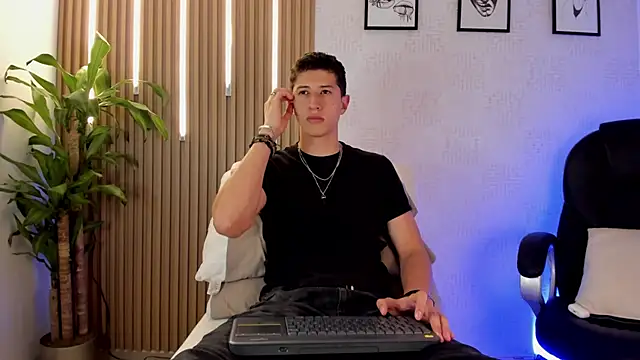 Snapshot of Dorianmistery2322_ chatting on December 15, 2025, 10:26 pm Dorianmistery2322 online show from December 15, 2025, 10:26 pm