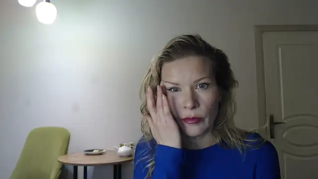 Juli julyyy online show from December 28, 2024, 12:13 pm