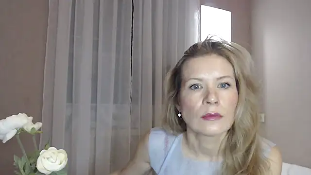 Juli julyyy online show from December 1, 2024, 8:47 pm