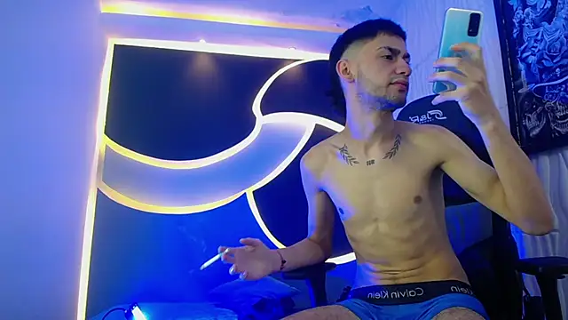 Snapshot of jeysexyboy_2 chatting on December 8, 2024, 8:47 pm jeysexyboy 2 online show from December 8, 2024, 8:47 pm