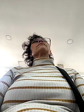 MireyaTorresGu online show from January 6, 2026, 2:21 pm