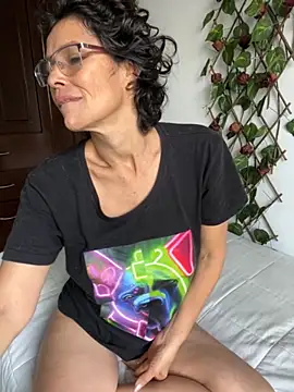 MireyaTorresGu online show from November 26, 2025, 3:34 pm