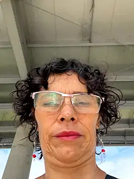 MireyaTorresGu online show from October 20, 2025, 1:33 pm