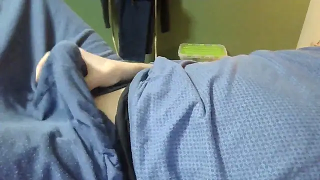 Snapshot of brtbrlss chatting on December 13, 2025, 8:04 pm brtbrlss online show from December 13, 2025, 8:04 pm