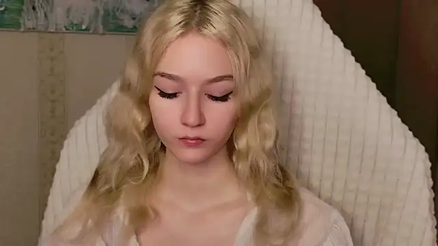 NaomiLoys online show from November 3, 2025, 11:36 am