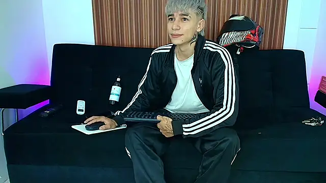 Zacktk7 online show from March 7, 2025, 11:05 pm