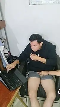 miketripi420 online show from May 26, 2026, 5:49 am