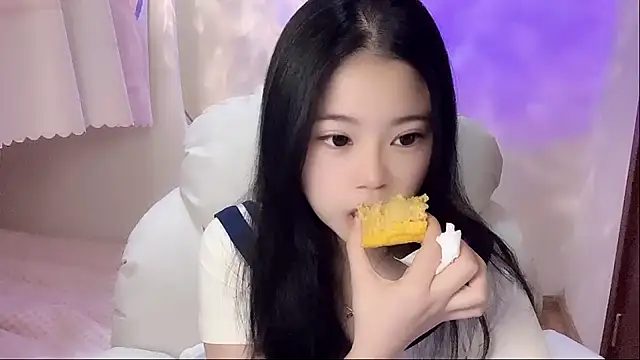 HelloKitty-qiqi online show from January 13, 2025, 3:56 am