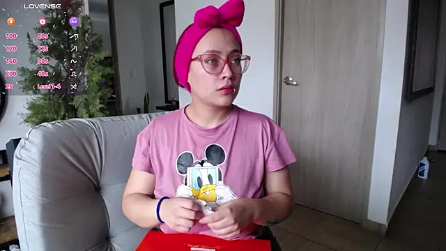 zarquita99 online show from January 11, 2026, 7:43 pm