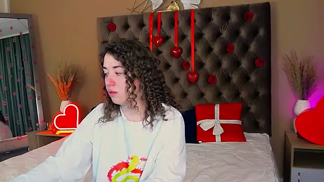 LeonnaJones online show from February 15, 2025, 6:33 am