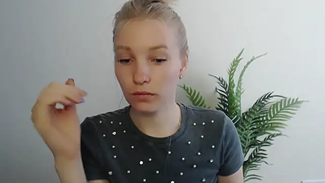 Queen ofLove online show from April 30, 2026, 7:48 am