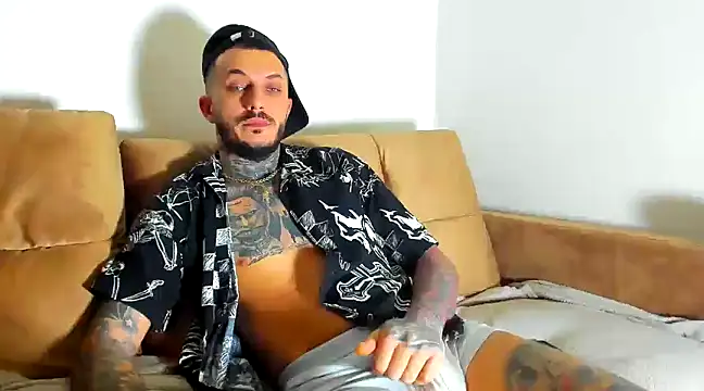 Snapshot of MentoXXL chatting on December 18, 2024, 8:14 pm MentoXXL online show from December 18, 2024, 8:14 pm