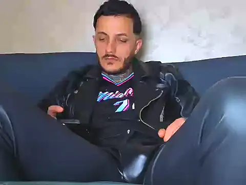 Snapshot of MentoXXL chatting on November 9, 2025, 4:44 pm MentoXXL online show from November 9, 2025, 4:44 pm