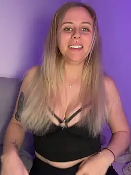 lunawolf21 online show from January 14, 2026, 7:45 am