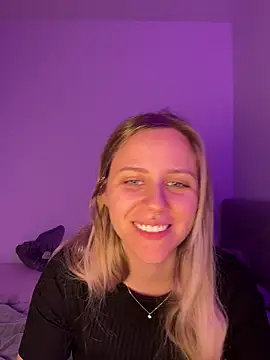 lunawolf21 online show from February 13, 2026, 7:19 am