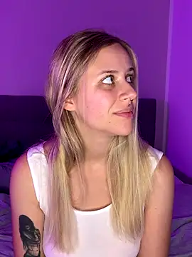 lunawolf21 online show from October 12, 2025, 9:21 am