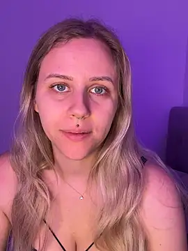 lunawolf21 online show from February 20, 2026, 7:43 am