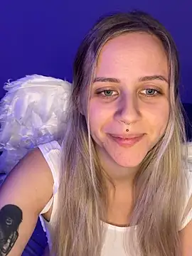 lunawolf21 online show from December 2, 2025, 7:32 am