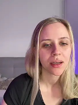 lunawolf21 online show from March 3, 2025, 7:24 am