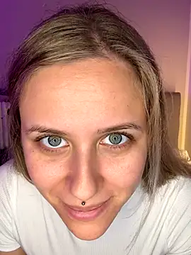 lunawolf21 online show from October 23, 2025, 7:07 am