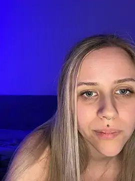 lunawolf21 online show from February 18, 2025, 5:42 pm