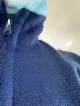 Keittly  online show from November 17, 2025, 8:46 pm