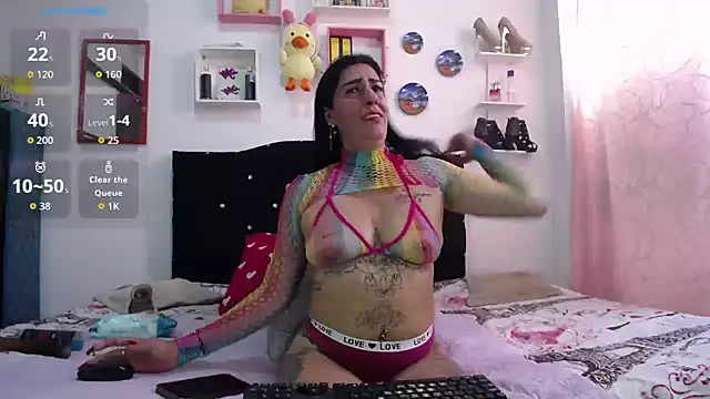 la gatabk  online show from April 6, 2026, 8:21 pm