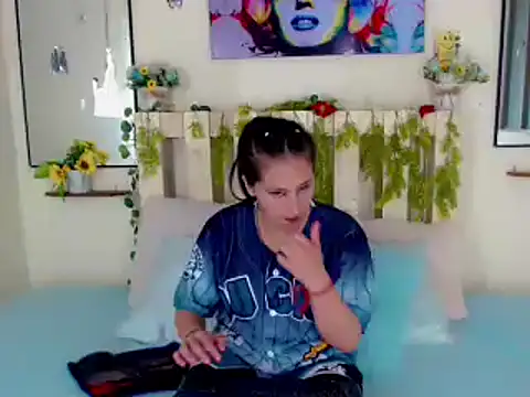 Sharon et Khloe12 online show from December 15, 2024, 3:24 am