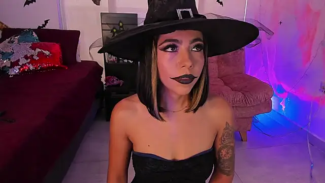 AndreaVelasco online show from October 27, 2025, 6:20 pm