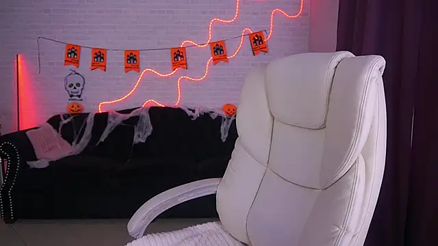 Snapshot of MilashaLovely chatting on October 31, 2025, 2:02 pm MilashaLovely online show from October 31, 2025, 2:02 pm