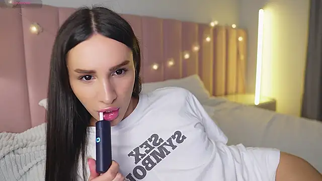 Kim Oberlin  online show from November 30, 2025, 4:41 pm