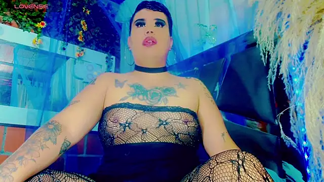 nauthyvalentina online show from April 15, 2026, 1:37 pm