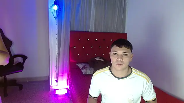 couple lovelyds online show from November 15, 2025, 1:37 pm