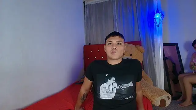 couple lovelyds online show from September 30, 2025, 8:26 pm