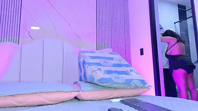 Sofia martiin online show from April 15, 2026, 3:12 am