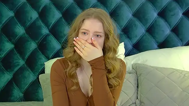 SelinSwarovski online show from April 12, 2026, 4:21 pm