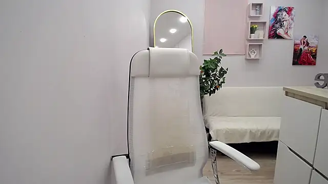 Milla Cutie18 online show from February 4, 2026, 5:02 am