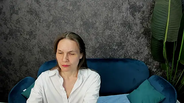 Lillian White online show from March 4, 2025, 5:03 pm