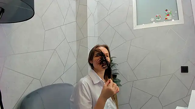 Lillian White online show from March 11, 2025, 10:29 am