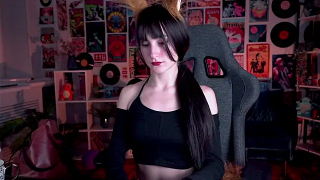 LuxRayi online show from February 1, 2025, 6:08 pm