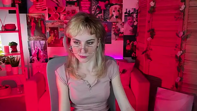 LuxRayi online show from March 12, 2025, 6:32 pm