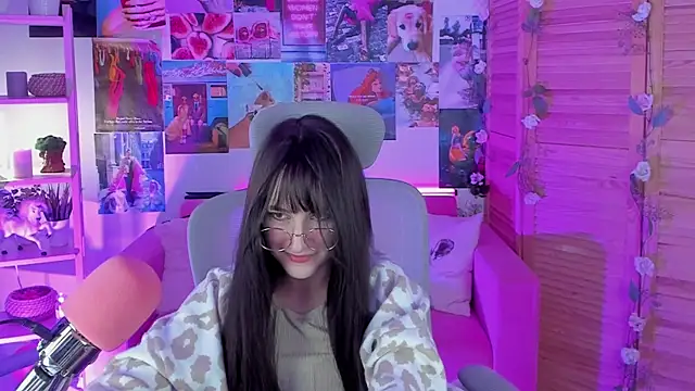 LuxRayi online show from February 7, 2025, 11:55 pm