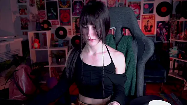 LuxRayi online show from February 1, 2025, 9:19 pm