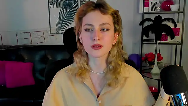 LuxRayi online show from January 25, 2025, 6:35 pm